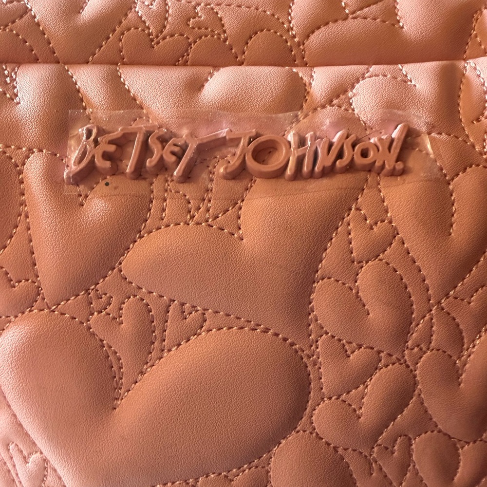 Betsey Johnson Pink Quilted Heart Cosmetic Bag. NWT - Picture 4 of 12